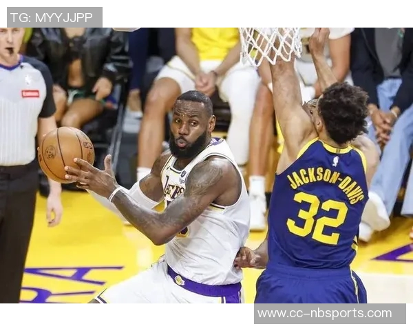 三球半场表现平平12投4中贡献12分4板3助3失误状态需提升