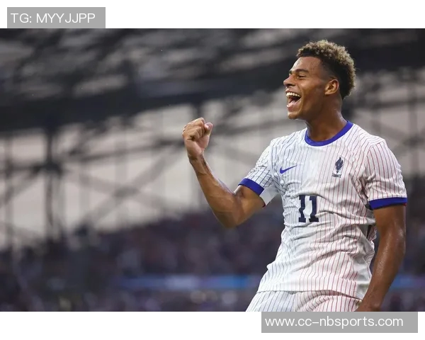 福将加持巴黎在杜埃进球的16场正式比赛中全胜记录延续